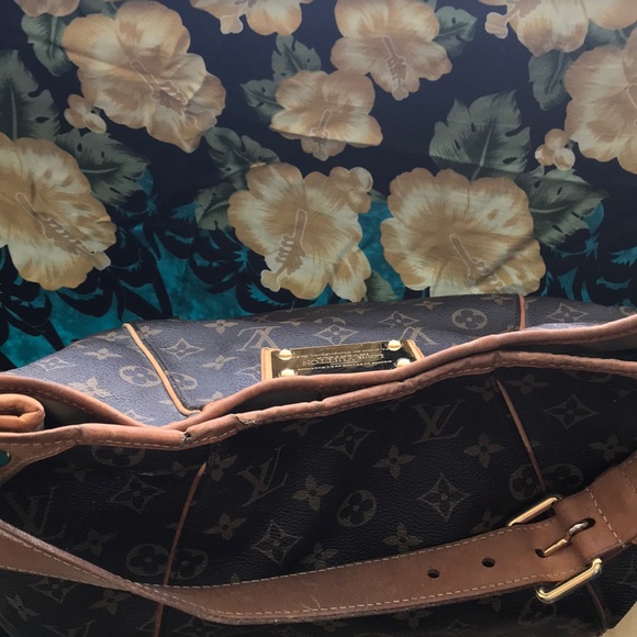 Louis Vuitton Galleria PM Monogram Handbag - Picture 5 of 11